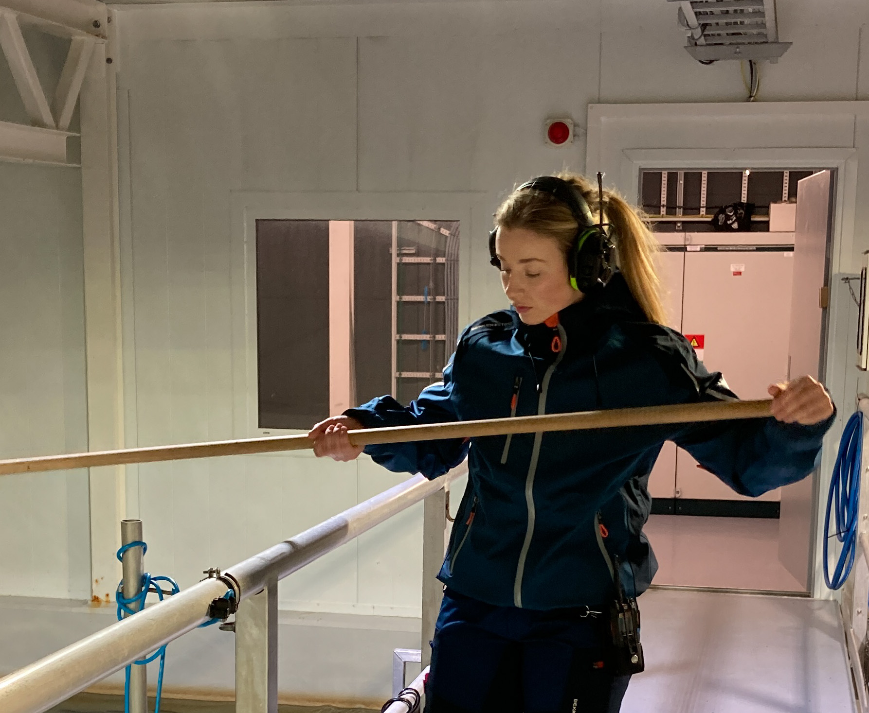 Camilla Bø på settefiskanlegget