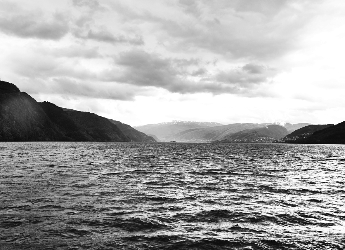 Fjord og fjell ved Osterøy