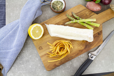 Torskeloin på et skjærebrett 