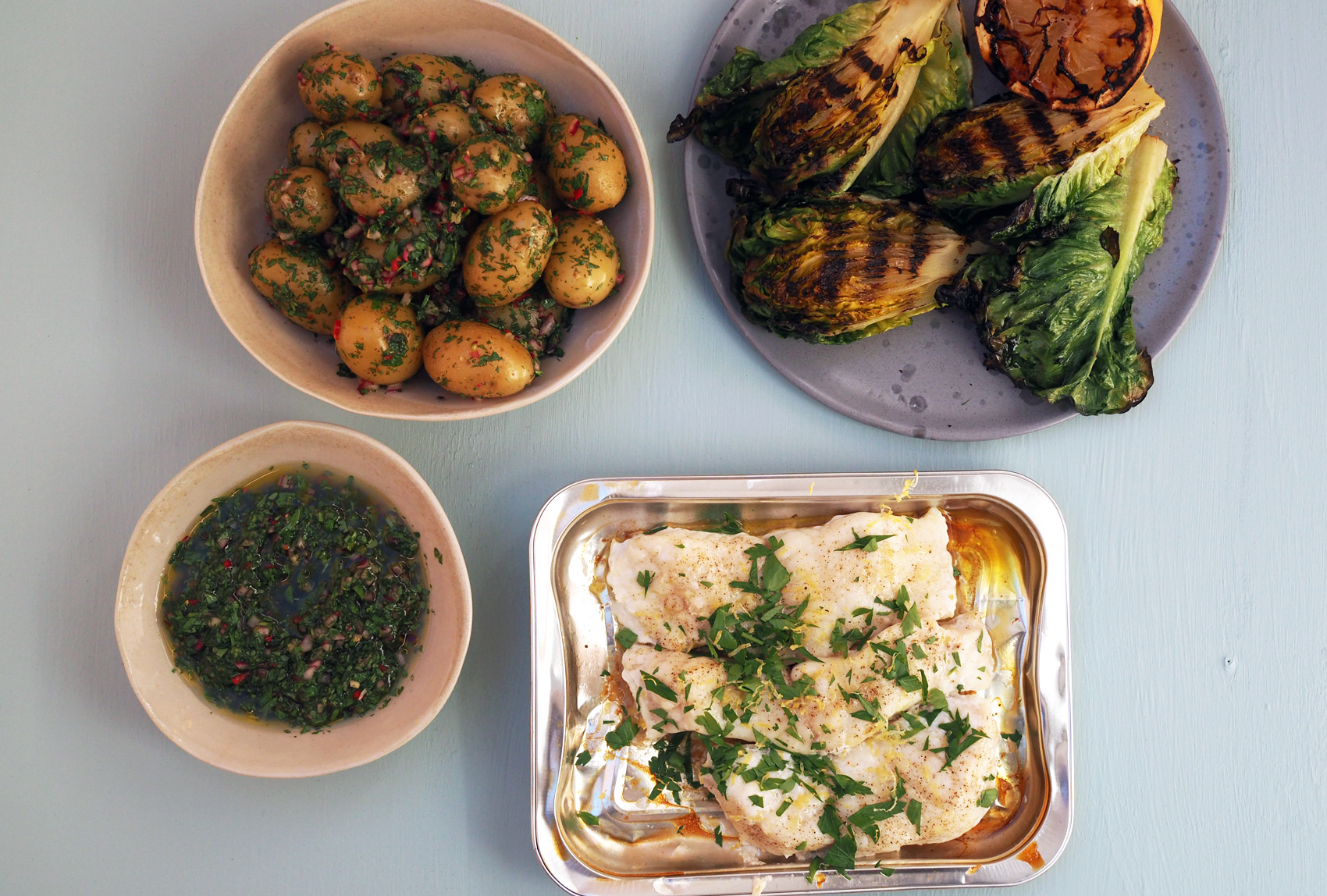 Grillad havskatt med chimichurripotatis och citron