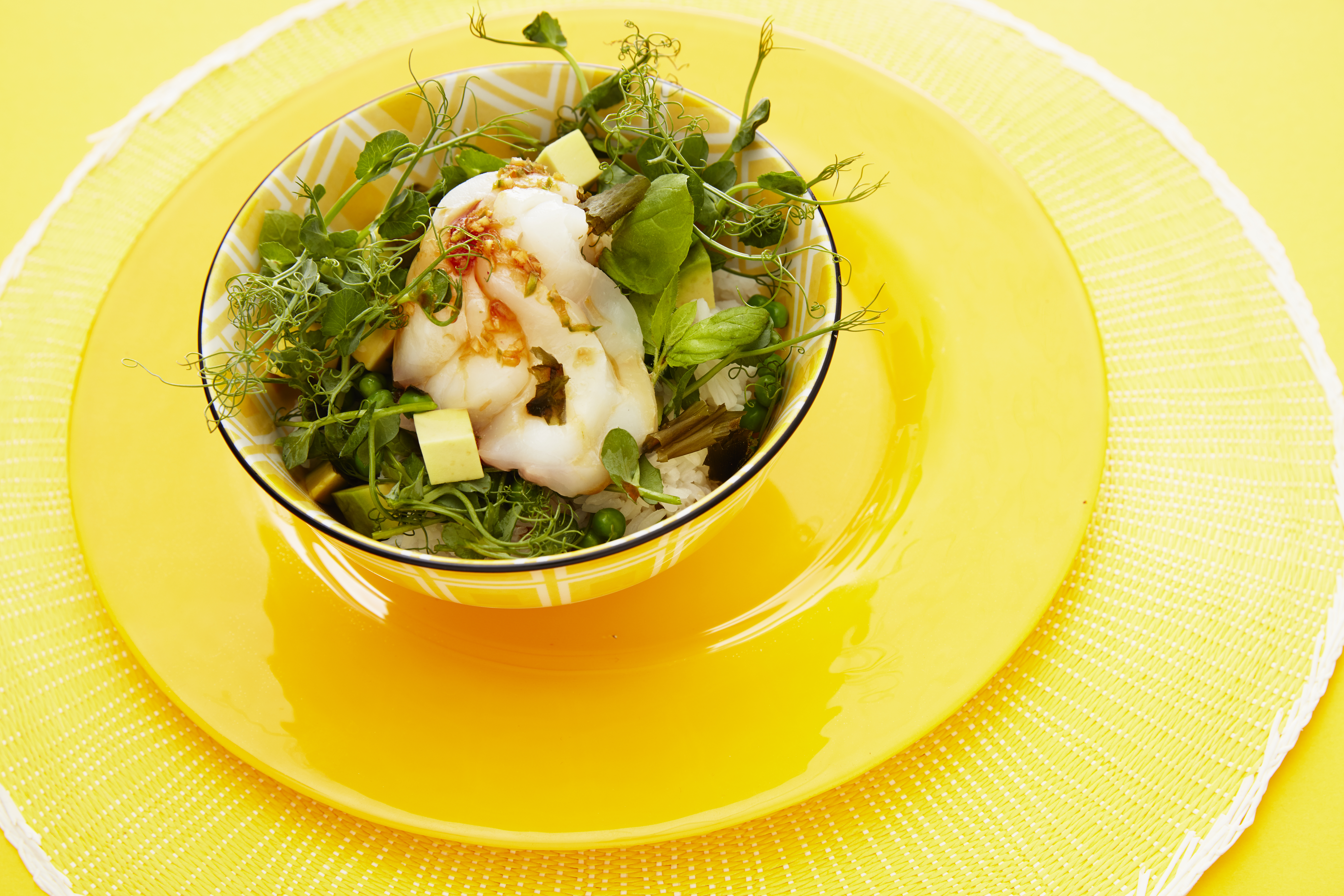 Poké bowl med kveite, avokado og mynte