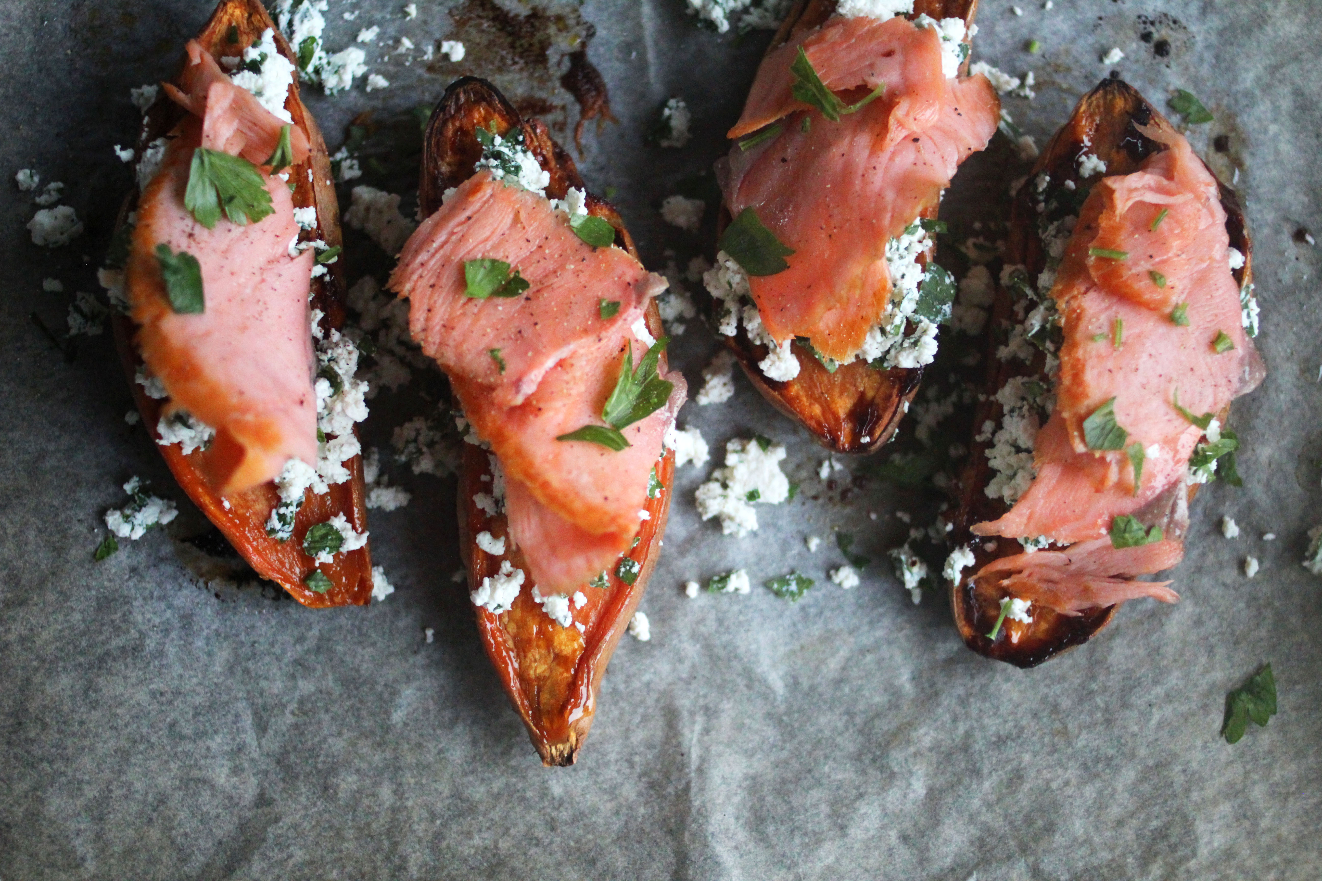 Rökt lax med bakad sötpotatis och fetakräm